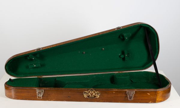 An antique violin case