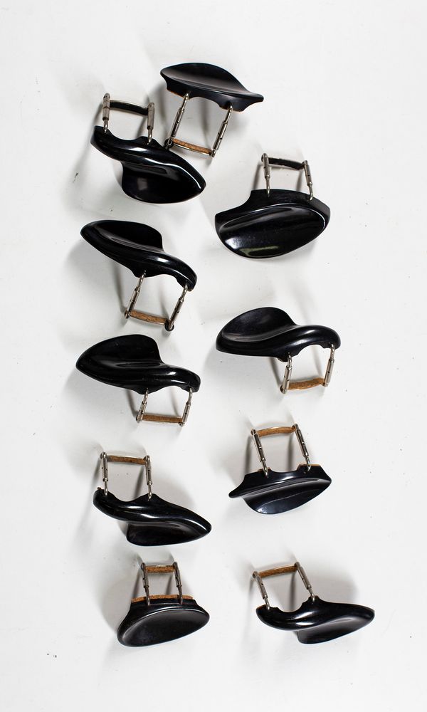 Ten chin rests, various sizes