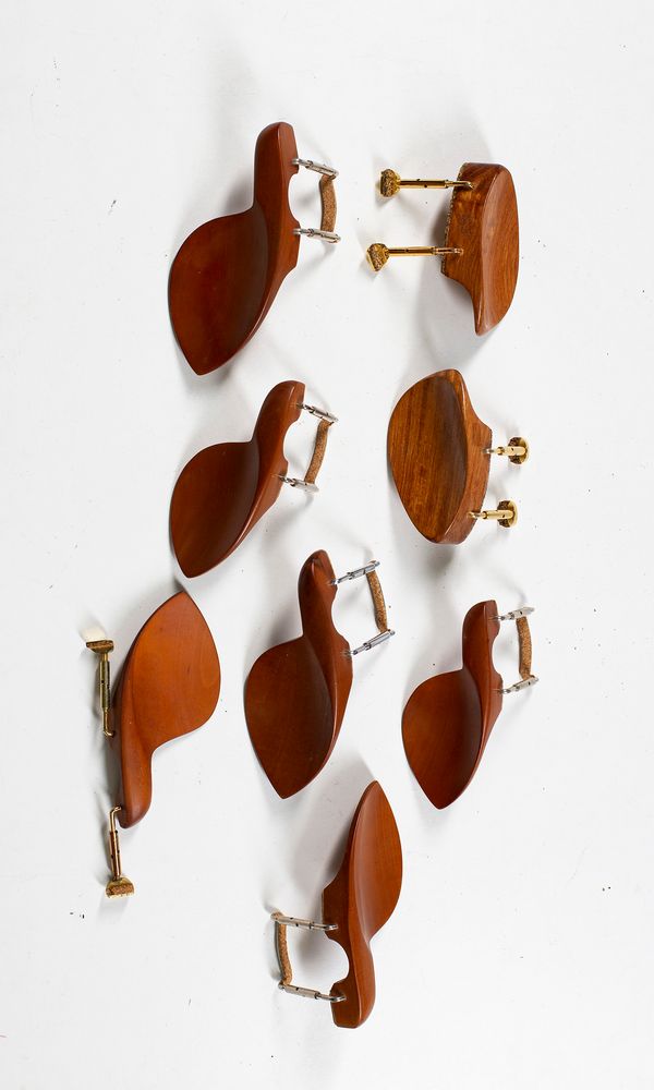 Eight chin rests, various sizes