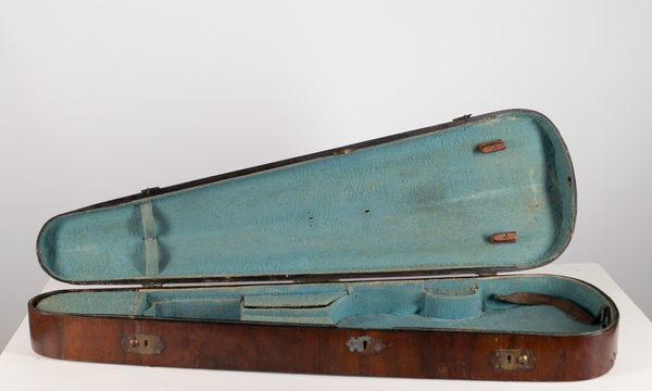 An antique violin case