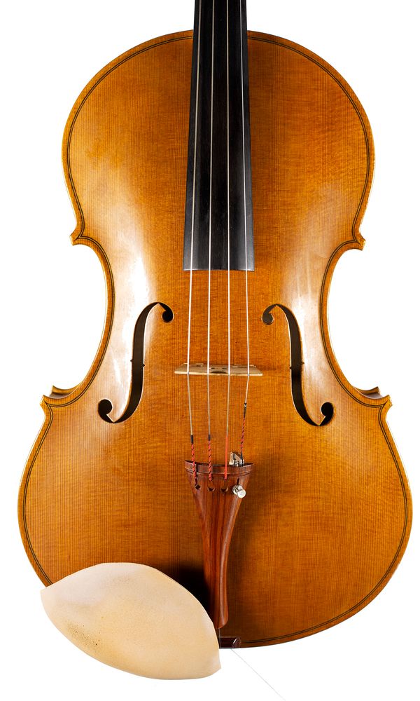 A viola, labelled R. Roberts, 1982