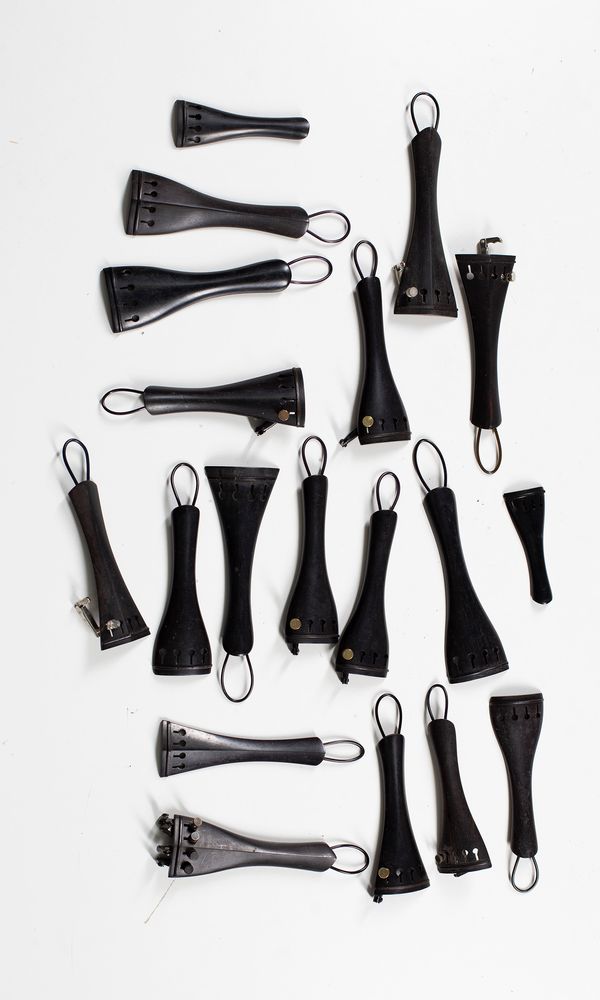 A mixed selection of nineteen tailpieces, varying sizes
