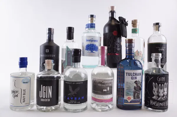 12 BOTTLES GIN