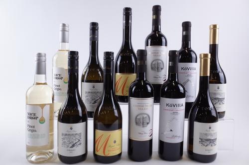 4 BOTTLES HUNGARIAN RED AND 8 WHITE WINE