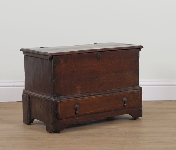 A 17TH CENTURY WELSH OAK COFFER BACH