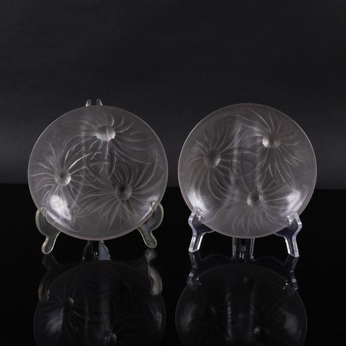 A PAIR OF ETLING FROSTED GLASS BOWLS DESIGNED BY GEORGES BEAL (2)