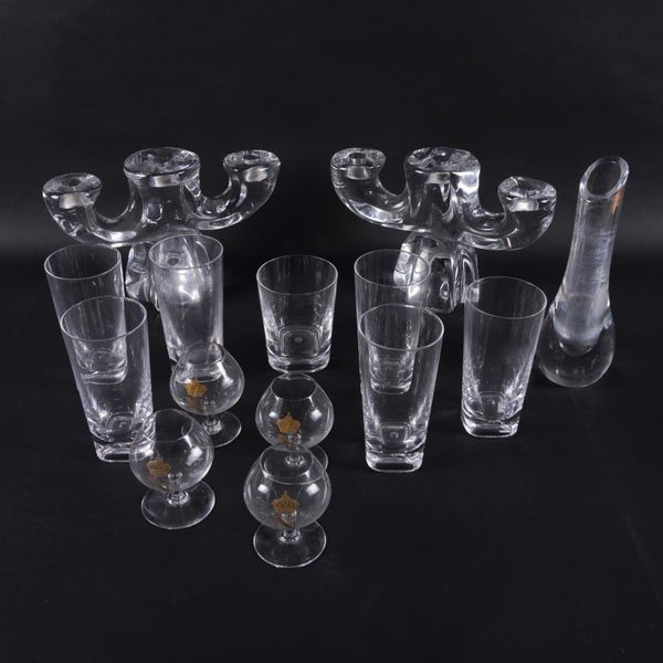 A GROUP OF 20TH CENTURY CONTINENTAL GLASS (13)