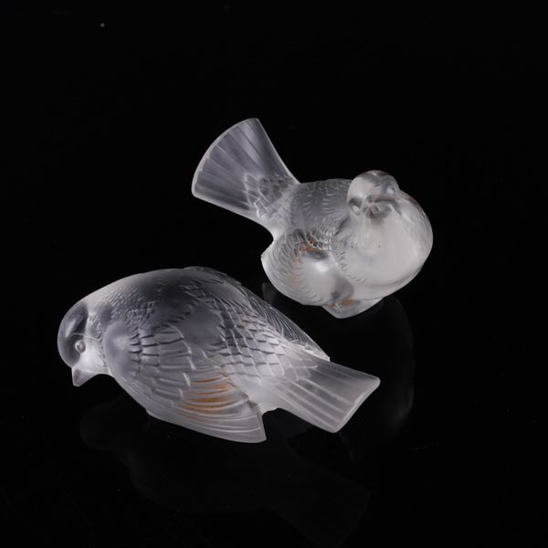 TWO LALIQUE FROSTED GLASS BIRD PAPERWEIGHTS (2)