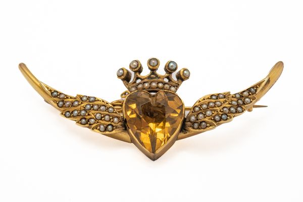 A GOLD, CITRINE AND SEED PEARL BROOCH