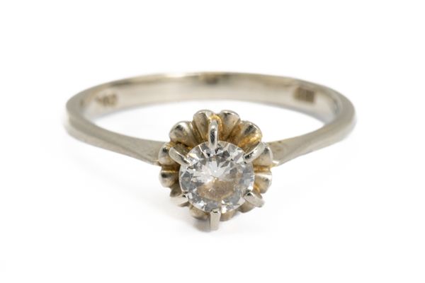 A WHITE GOLD AND DIAMOND SINGLE STONE RING