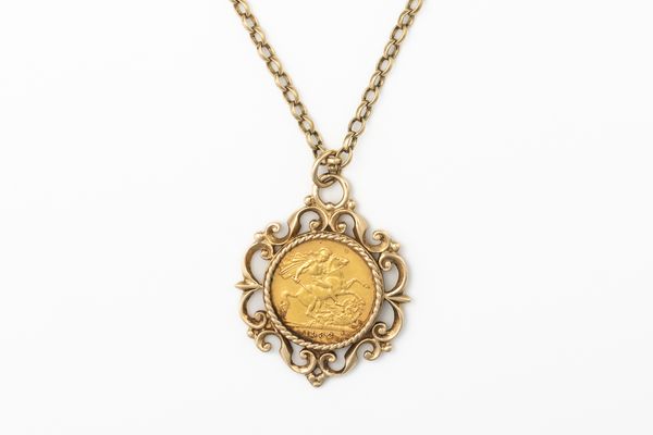 A SOVEREIGN PENDANT NECKLACE (2)