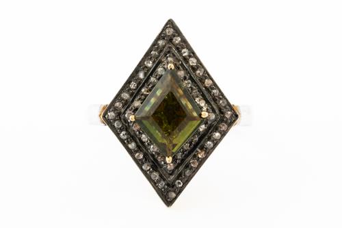 A SILVER GILT, GREEN TOURMALINE AND DIAMOND RING