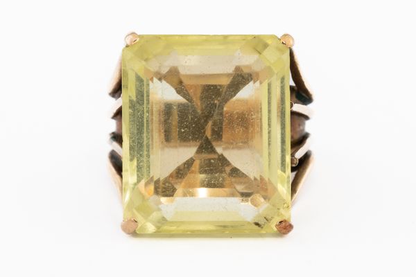 A GOLD AND PRASIOLITE COCKTAIL RING