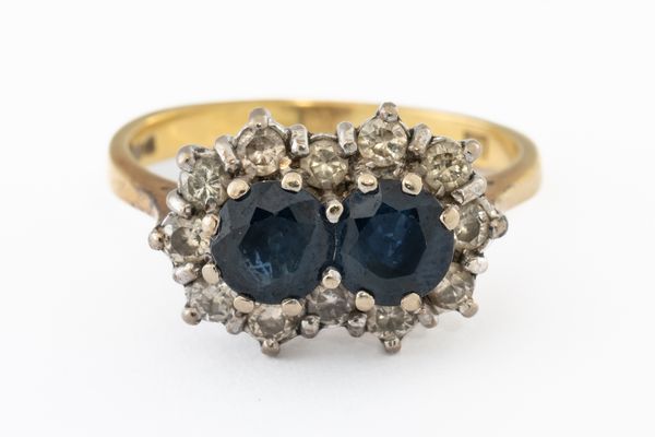 AN 18CT GOLD, SAPPHIRE AND DIAMOND CLUSTER RING