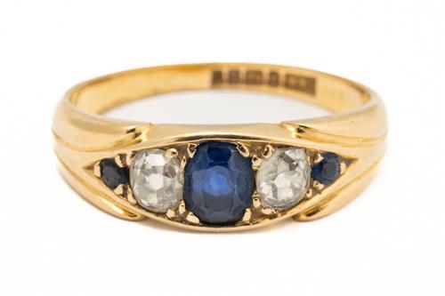 HALLMARK CHANGED - AN 18CT GOLD, SAPPHIRE AND DIAMOND FIVE STONE RING