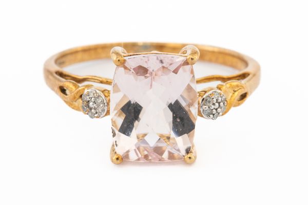 A 9CT GOLD, MORGANITE AND DIAMOND RING