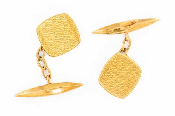 A PAIR OF 18CT GOLD CUFFLINKS