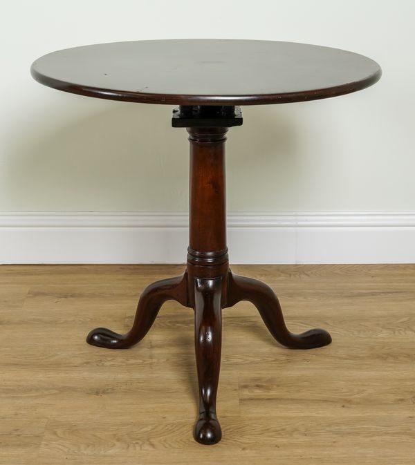 A MID 18TH CENTURY MAHOGANY CIRCULAR SNAP-TOP TRIPOD OCCASIONAL TABLE