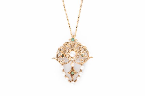 A 9CT GOLD, DIAMOND, EMERALD AND CULTURED PEARL PENDANT WITH A NECKCHAIN (2)