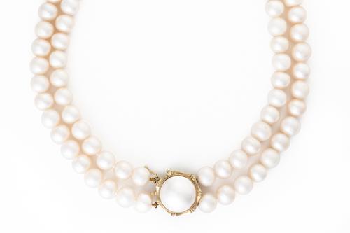 A TWO ROW NECKLACE OF FRESHWATER CULTURED PEARLS