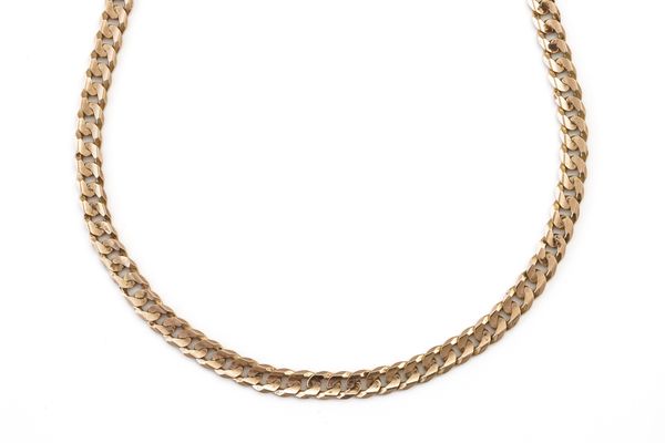 A 9CT GOLD FACETED CURB LINK NECKCHAIN