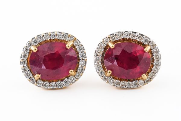 A PAIR OF GOLD, DIAMOND AND RUBY SET OVAL CLUSTER EARSTUDS