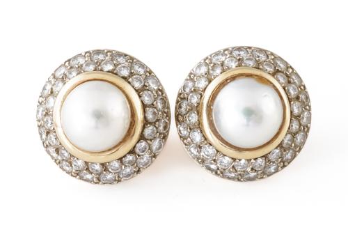 A PAIR OF GOLD, CULTURED PEARL AND DIAMOND EARCLIPS
