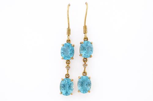 A PAIR OF 18CT GOLD, BLUE TOPAZ AND DIAMOND SET DROP EARRINGS