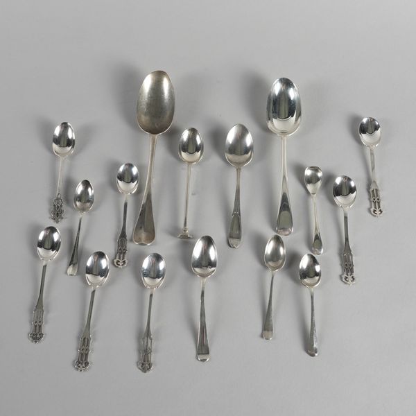 A SILVER RAT TAIL PATTERN TABLESPOON AND FIFTEEN FURTHER SPOONS (16)