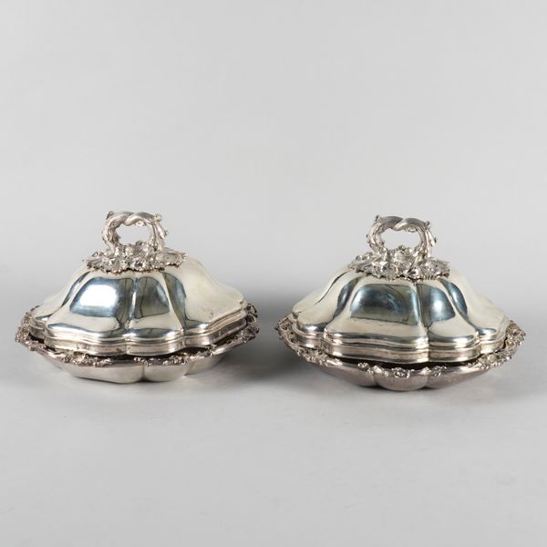 A PAIR OF GEORGE III SILVER LIDDED ENTREE DISHES (2)