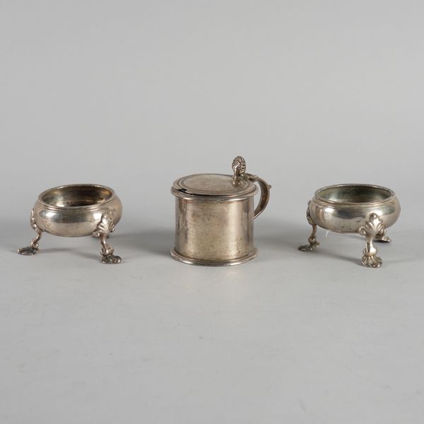 A SILVER MUSTARD POT AND A PAIR OF SILVER SALTS (3)