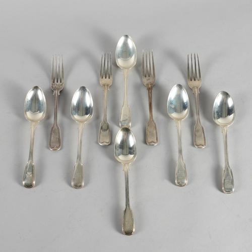 A GROUP OF SILVER DOUBLE STRUCK FIDDLE AND THREAD PATTERN TABLE FLATWARE (10)