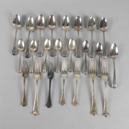 A GROUP OF DOUBLE STRUCK OLD ENGLISH AND THREAD PATTERN TABLE FLATWARE (QTY)