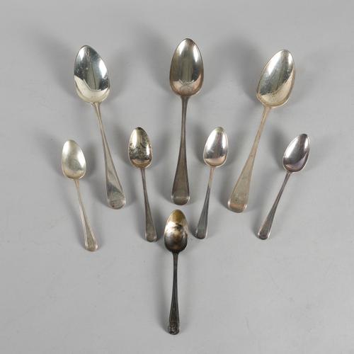 A GROUP OR SILVER DOUBLE STRUCK, OLD ENGLISH AND THREAD PATTERN TABLE FLATWARE (8)