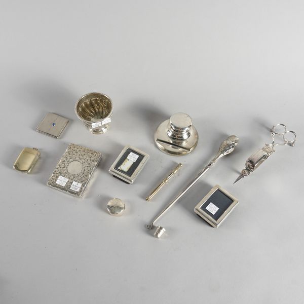 A GROUP OF SILVER, SILVER MOUNTED AND FURTHER ITEMS (12)