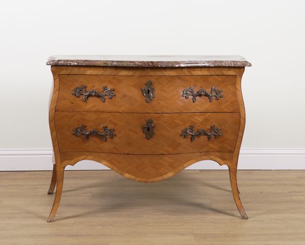 AN EARLY 19TH CENTURY ITALIAN COMMODE