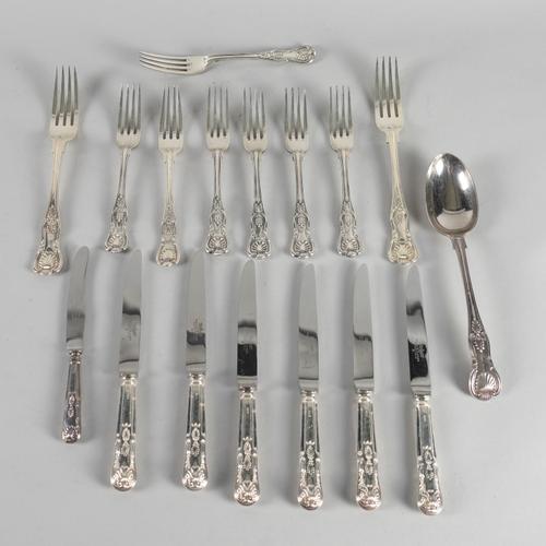 A GROUP OF SILVER KINGS PATTERN TABLE FLATWARE (17)