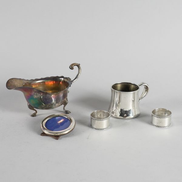 A GROUP OF SILVER AND SILVER MOUNTED WARES (5)