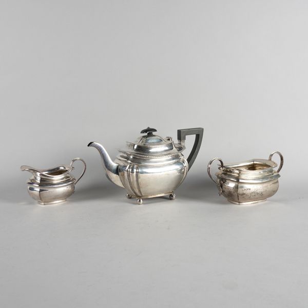 A SILVER TEAPOT, A SILVER SUGAR BOWL AND A SILVER  MILK JUG (3)