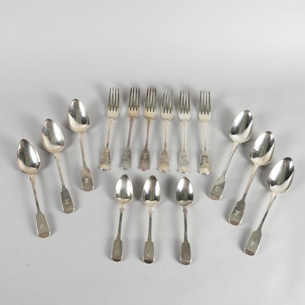 A SILVER FIDDLE PATTERN PART TABLE SERVICE (15)