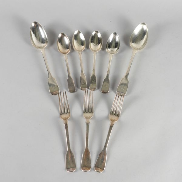 A SILVER FIDDLE PATTERN PART TABLE SERVICE (9)