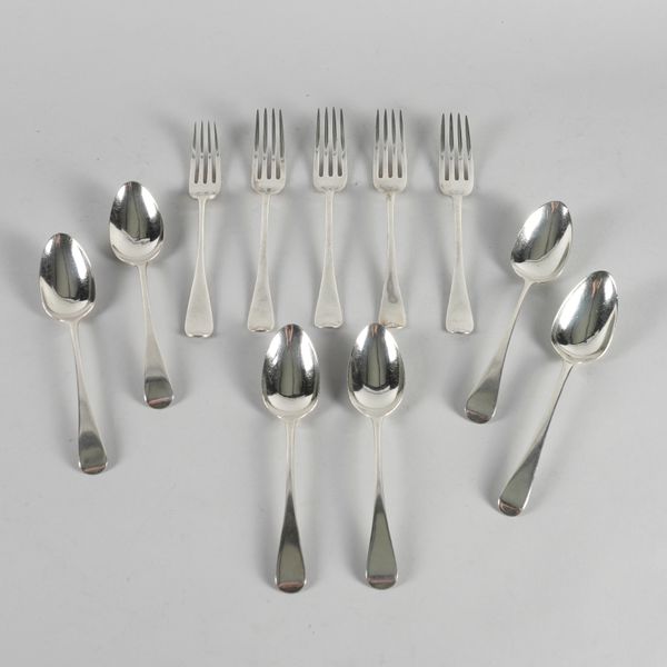 A GROUP OF SILVER TABLE FLATWARE (11)