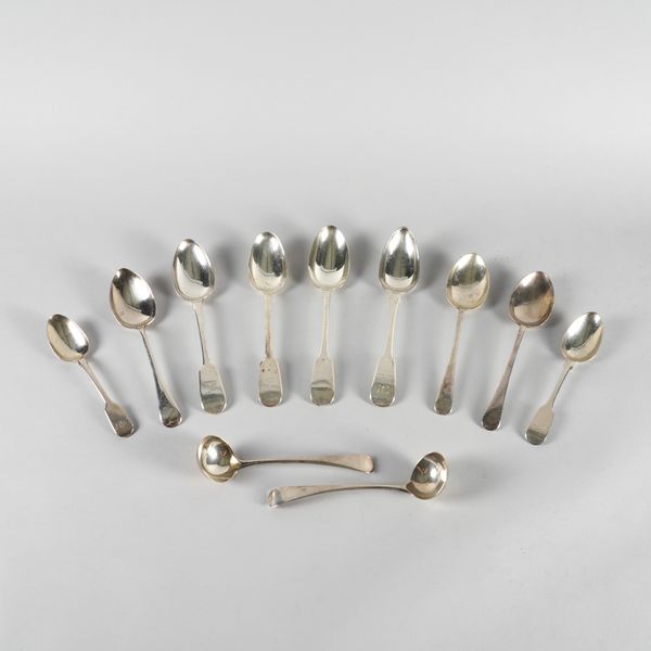 A GROUP OF SILVER AND PLATED TABLE FLATWARE (11)