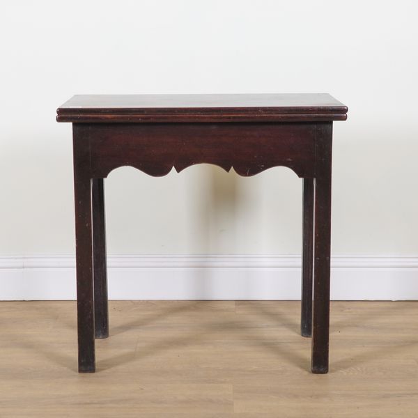 AN 18TH CENTURY MAHOGANY FOLDOVER TEA TABLE