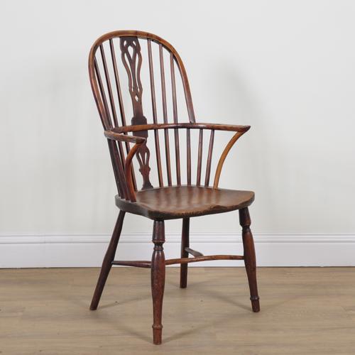 A 19TH CENTURY ELM AND YEW BACKED WINDSOR CHAIR