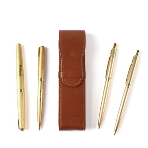 PARKER: A PARKER 75 18CT GOLD FOUNTAIN PEN AND AN 18CT BALLPOINT PEN (4)