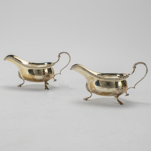 A PAIR OF SILVER SAUCEBOATS (2)