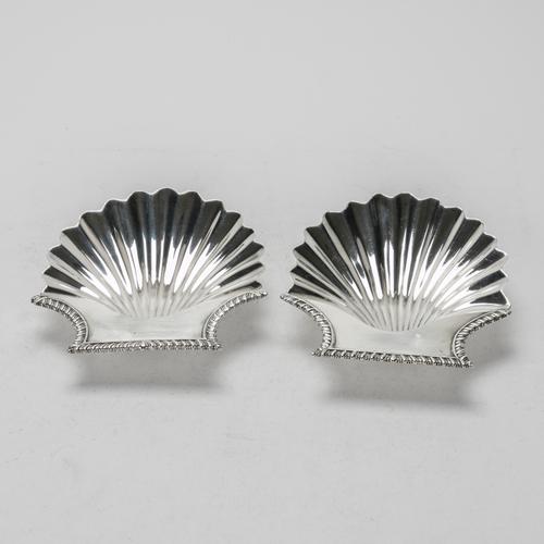 TWO SIMILAR GEORGE IV SILVER BUTTER SHELLS (2)