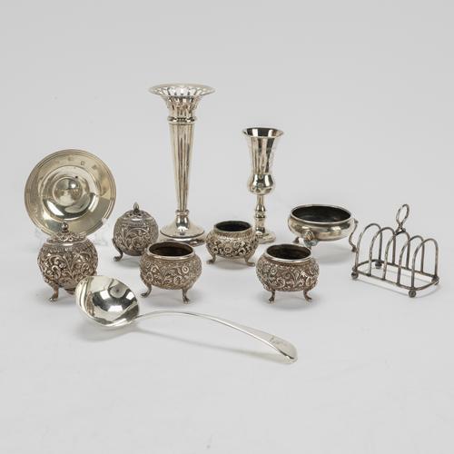 A GROUP OF SILVER AND FOREIGN WARES (11)