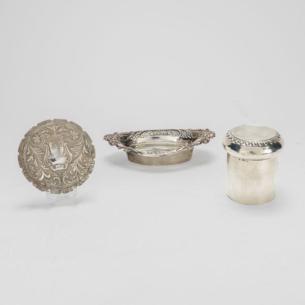 A GROUP OF SILVER (3)